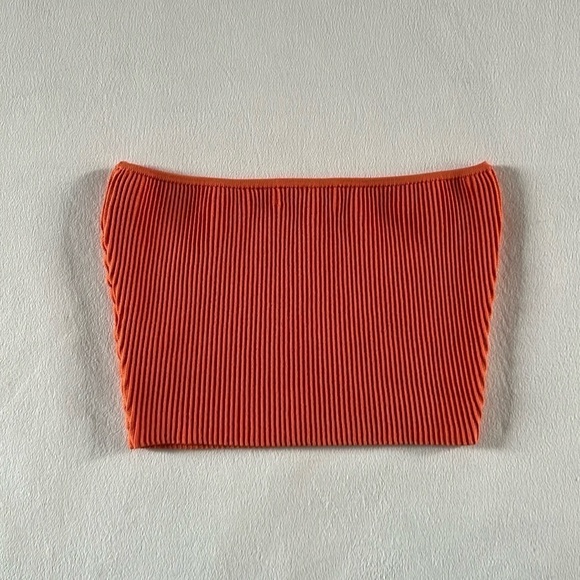 NWOT ARITZIA Babaton Sculpt Knit Cropped Bra tank - Picture 2 of 6